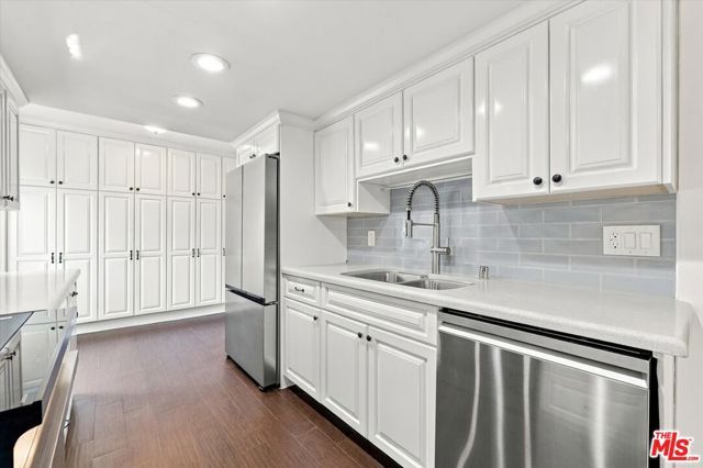 5870 Green Valley Circle 309, Culver City, CA 90230