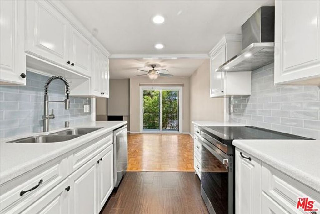 5870 Green Valley Circle 309, Culver City, CA 90230