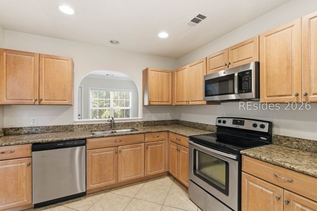 11 Kings Ct, Hilton Head Island, SC 29926