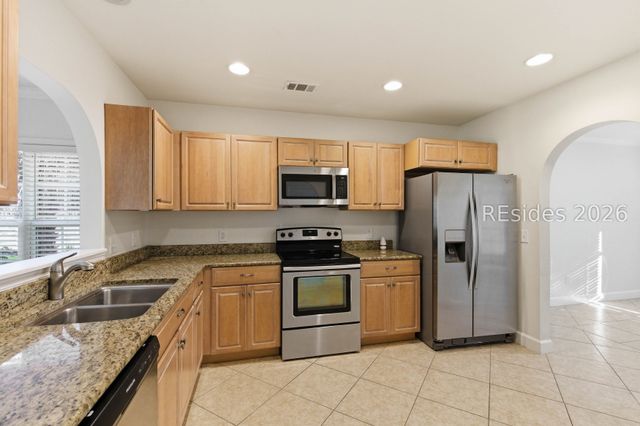 11 Kings Ct, Hilton Head Island, SC 29926
