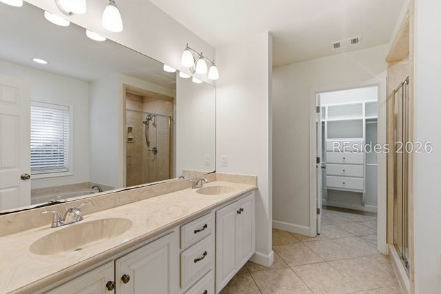 11 Kings Ct, Hilton Head Island, SC 29926