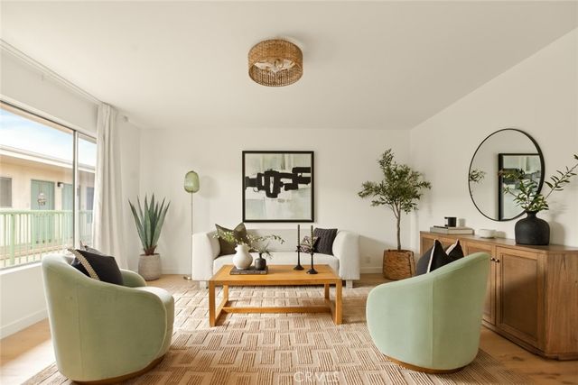 334 Gladys Avenue 305, Long Beach, CA 90814