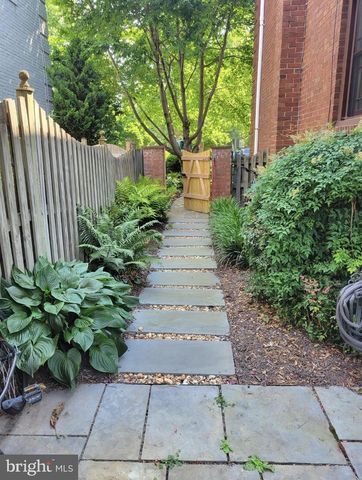 1120 POWHATAN ST, Alexandria, VA 22314