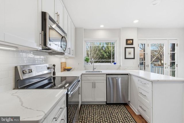 1120 POWHATAN ST, Alexandria, VA 22314