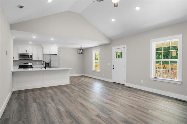 135 Azalea Street SW, Calhoun, GA 30701
