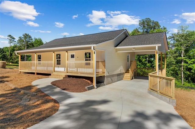 135 Azalea Street SW, Calhoun, GA 30701