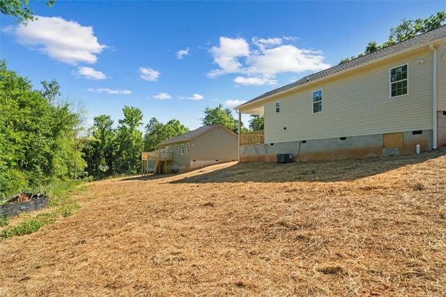 135 Azalea Street SW, Calhoun, GA 30701