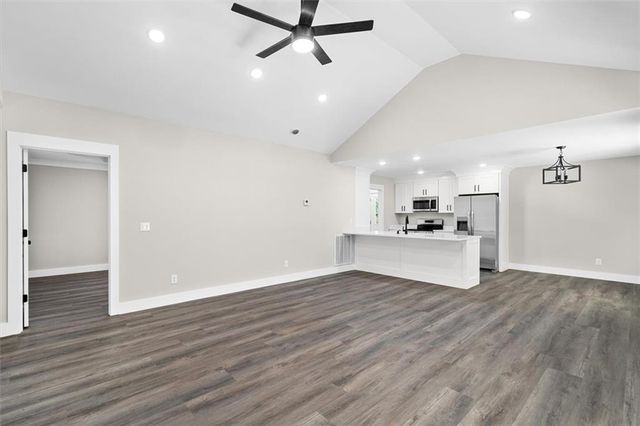 135 Azalea Street SW, Calhoun, GA 30701