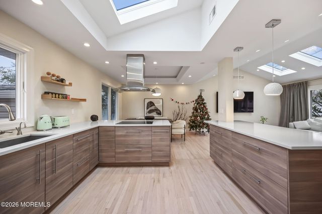 25 Maple Street, Spotswood, NJ 08884