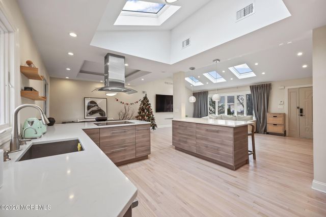 25 Maple Street, Spotswood, NJ 08884