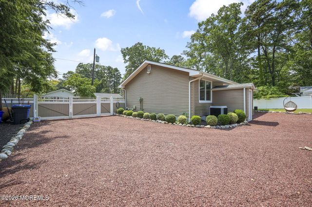 25 Maple Street, Spotswood, NJ 08884