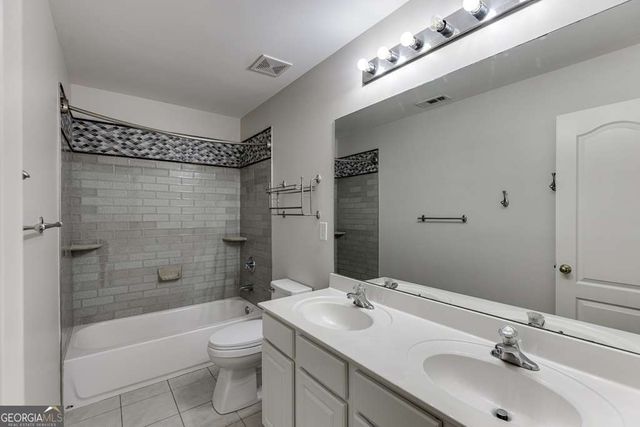 300 Beckenham Walk Drive, Dacula, GA 30019