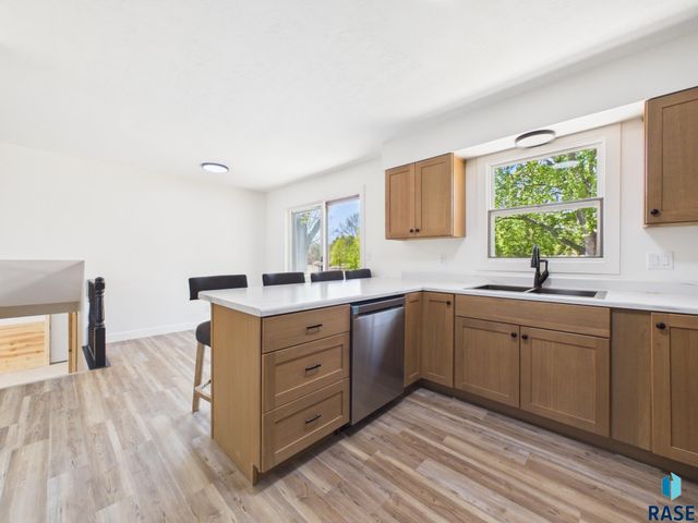 2405 S Stephen Ave Avenue, Sioux Falls, SD 57103