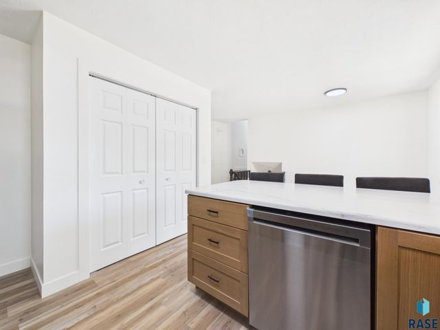 2405 S Stephen Ave Avenue, Sioux Falls, SD 57103
