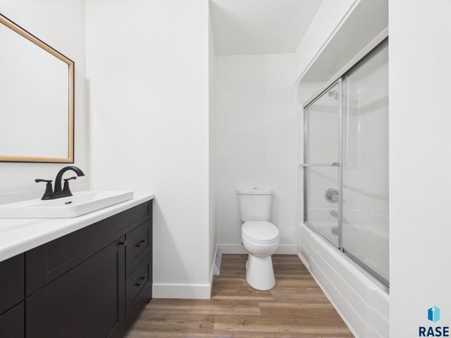 2405 S Stephen Ave Avenue, Sioux Falls, SD 57103