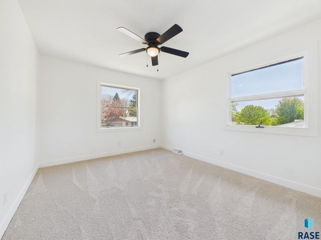 2405 S Stephen Ave Avenue, Sioux Falls, SD 57103
