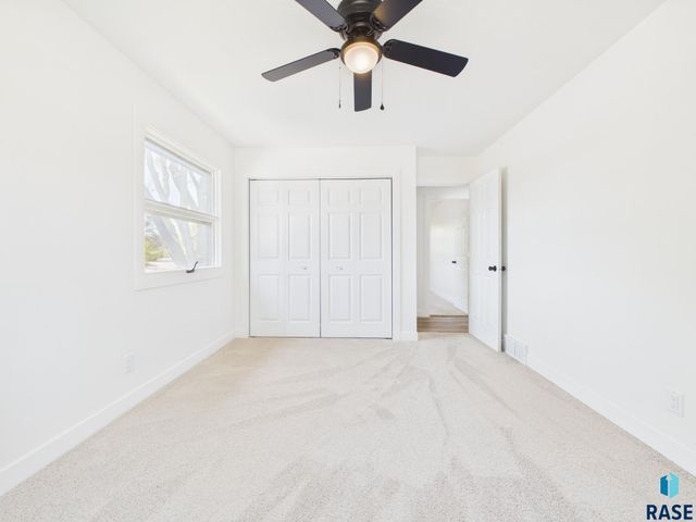 2405 S Stephen Ave Avenue, Sioux Falls, SD 57103
