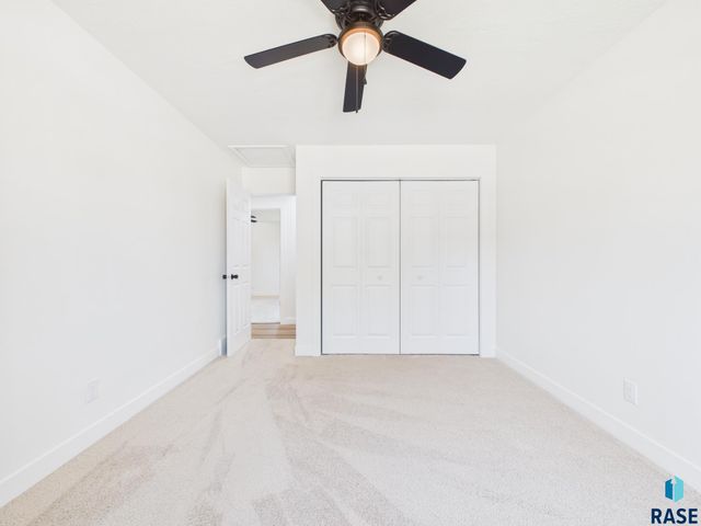 2405 S Stephen Ave Avenue, Sioux Falls, SD 57103