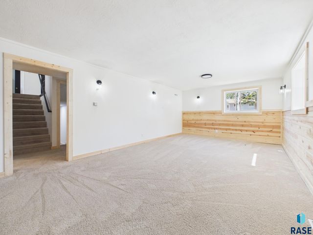 2405 S Stephen Ave Avenue, Sioux Falls, SD 57103