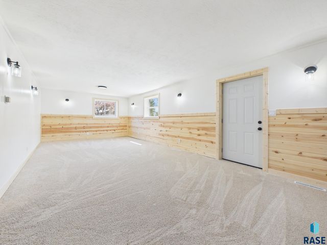 2405 S Stephen Ave Avenue, Sioux Falls, SD 57103