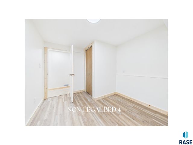 2405 S Stephen Ave Avenue, Sioux Falls, SD 57103