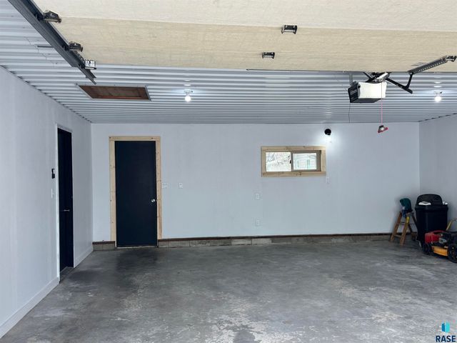 2405 S Stephen Ave Avenue, Sioux Falls, SD 57103