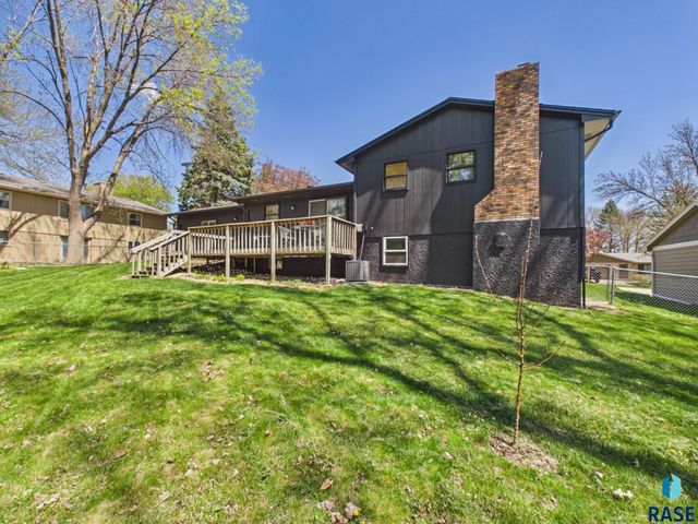 2405 S Stephen Ave Avenue, Sioux Falls, SD 57103