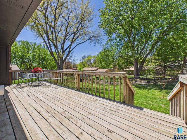 2405 S Stephen Ave Avenue, Sioux Falls, SD 57103