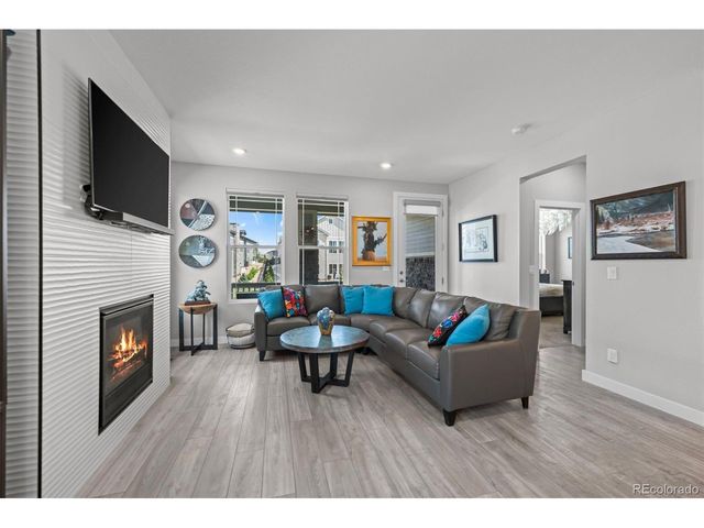 1915 Canyonpoint Ln, Castle Pines, CO 80108