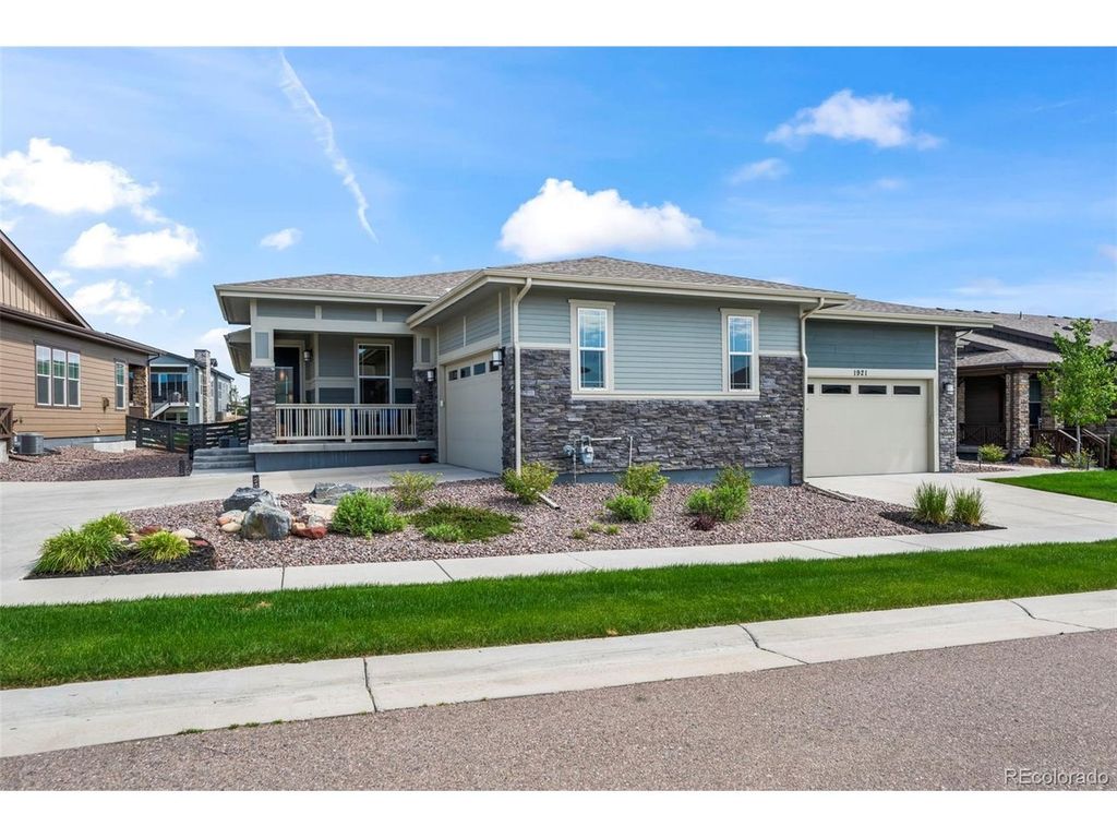 1915 Canyonpoint Ln, Castle Pines, CO 80108