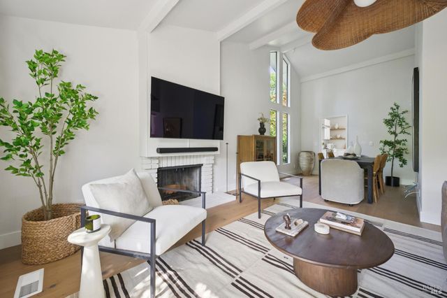 14 Mount Wittenburg Ct, San Rafael, CA 94903