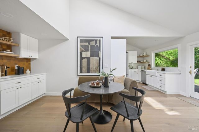 14 Mount Wittenburg Ct, San Rafael, CA 94903