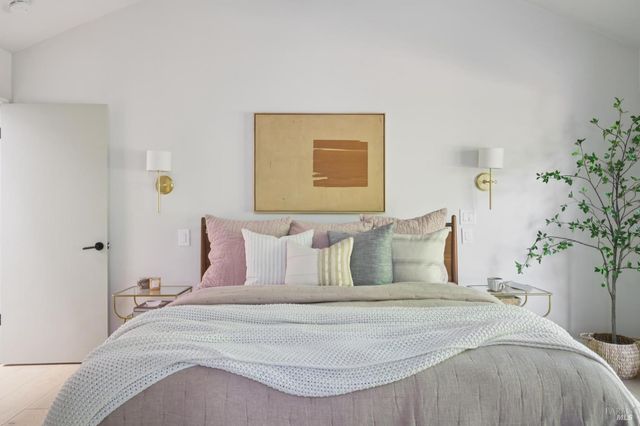 14 Mount Wittenburg Ct, San Rafael, CA 94903