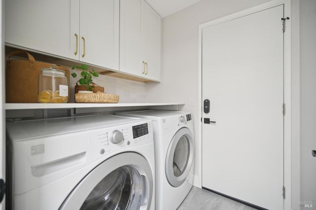 14 Mount Wittenburg Ct, San Rafael, CA 94903