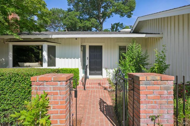 14 Mount Wittenburg Ct, San Rafael, CA 94903