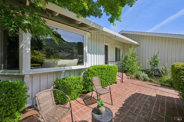 14 Mount Wittenburg Ct, San Rafael, CA 94903