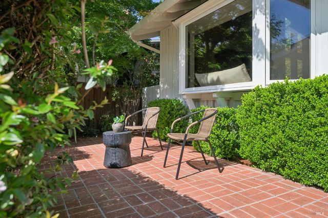 14 Mount Wittenburg Ct, San Rafael, CA 94903