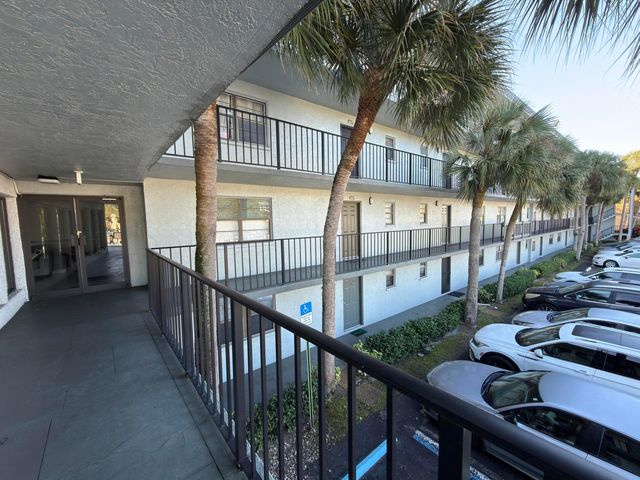 9440 SW 8TH Street 208, Boca Raton, FL 33428