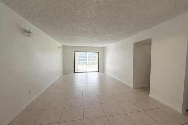 9440 SW 8TH Street 208, Boca Raton, FL 33428