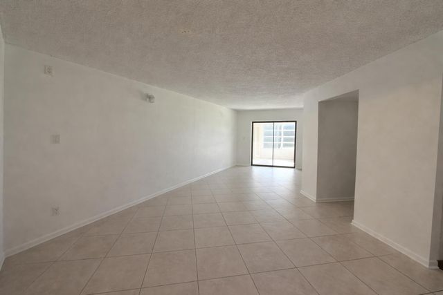 9440 SW 8TH Street 208, Boca Raton, FL 33428