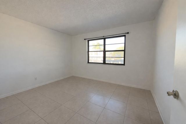 9440 SW 8TH Street 208, Boca Raton, FL 33428