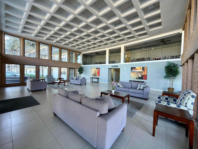 9440 SW 8TH Street 208, Boca Raton, FL 33428