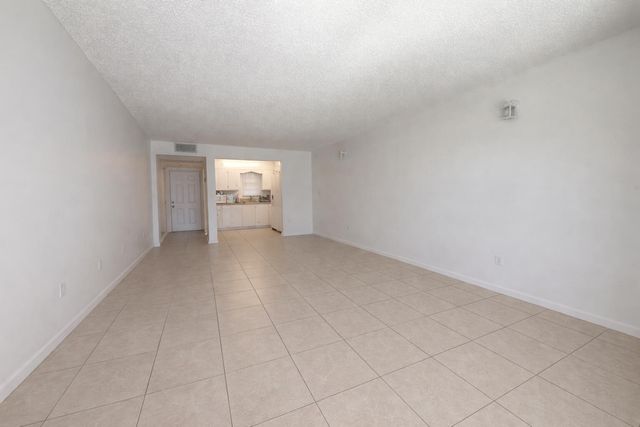 9440 SW 8TH Street 208, Boca Raton, FL 33428