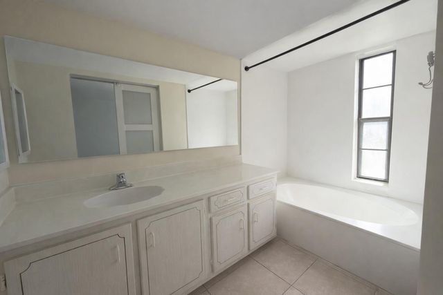 9440 SW 8TH Street 208, Boca Raton, FL 33428