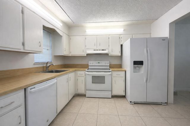 9440 SW 8TH Street 208, Boca Raton, FL 33428