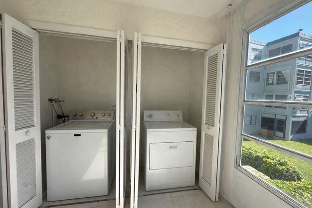 9440 SW 8TH Street 208, Boca Raton, FL 33428