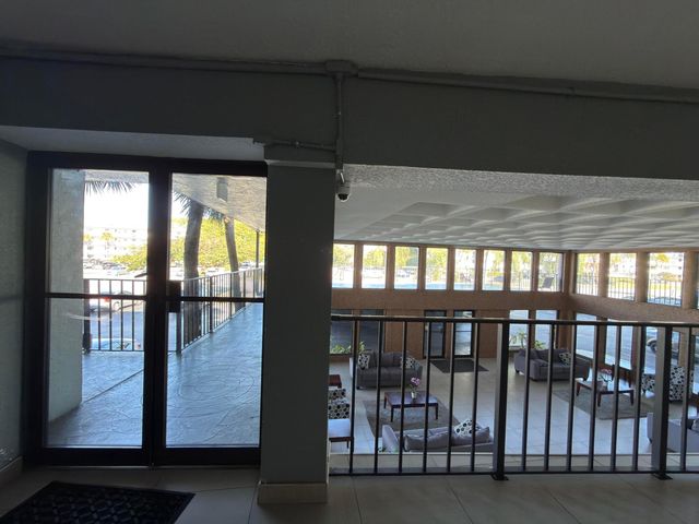 9440 SW 8TH Street 208, Boca Raton, FL 33428