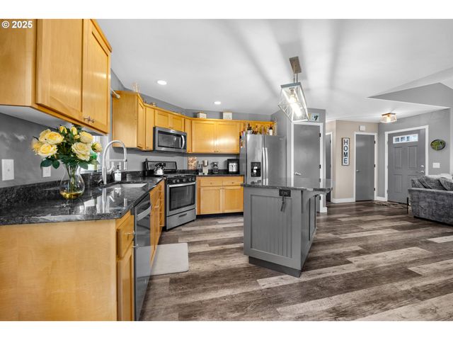 753 Sw KALMIA Ave, Warrenton, OR 97146