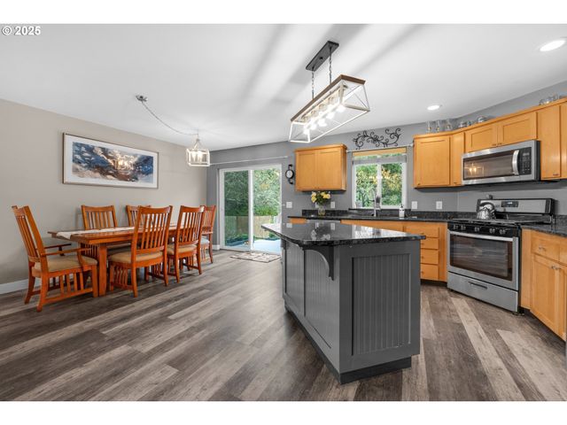 753 Sw KALMIA Ave, Warrenton, OR 97146