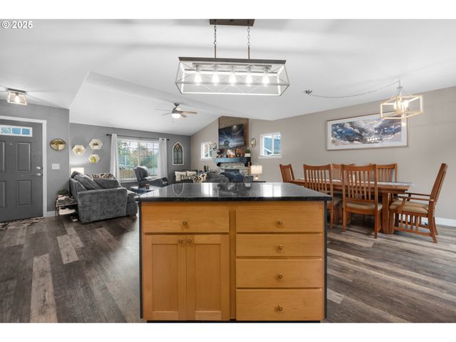 753 Sw KALMIA Ave, Warrenton, OR 97146